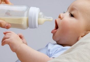Kenali Plus Minus Botol Susu Bayi